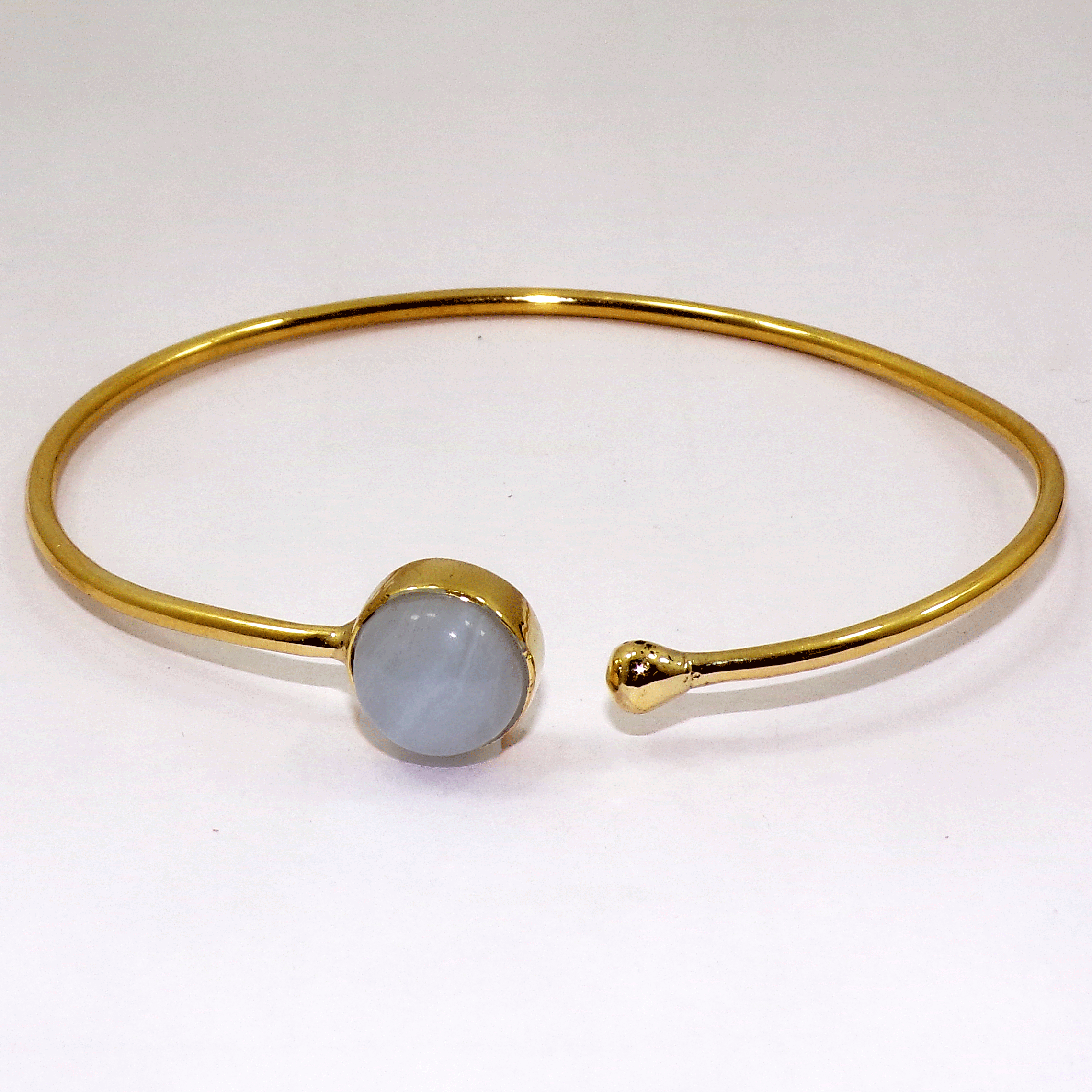 Radiant Blue Lace Agate Cab Bangle H - JBB999 Recent Arrival Round Shape Gemstone With 18ct Gold Plating Brass Bangle